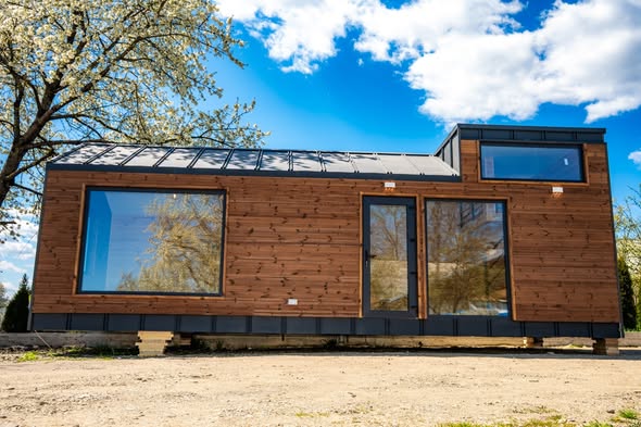 Friheden modulhus placeret i naturomgivelser